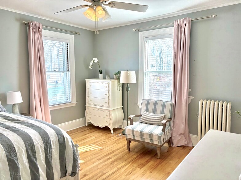 Building Photo - 107 Maple St