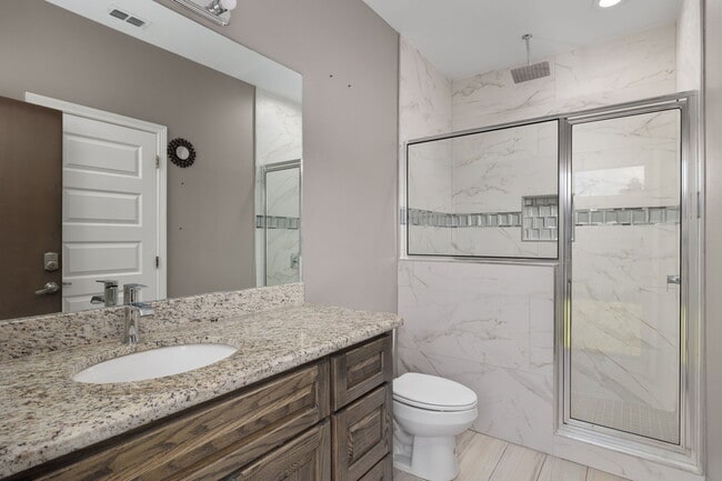 Building Photo - 2408 Ebony Ave