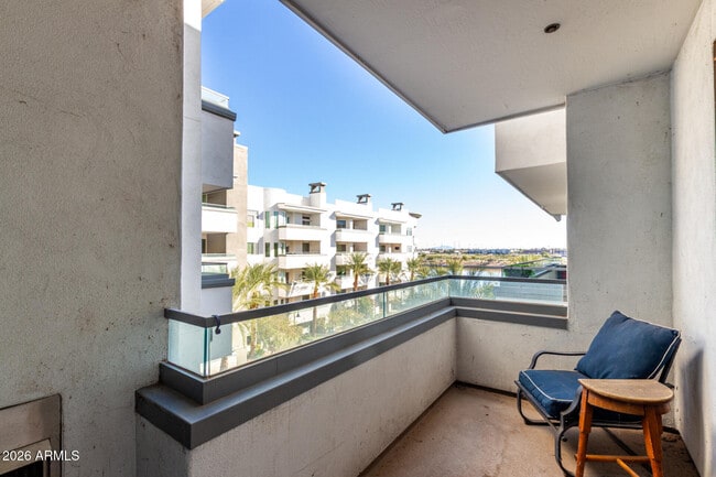 Building Photo - 945 E Playa Del Norte Dr