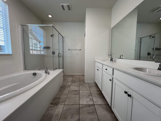 Building Photo - 5463 Alvar Lp