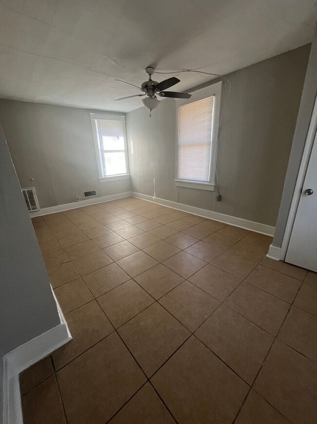 Building Photo - Renovated house in quite Neighborhood