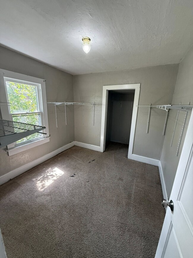 Building Photo - 442 Schaum Ave