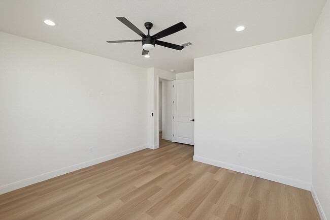 Building Photo - 10374 Tierra Santa Dr