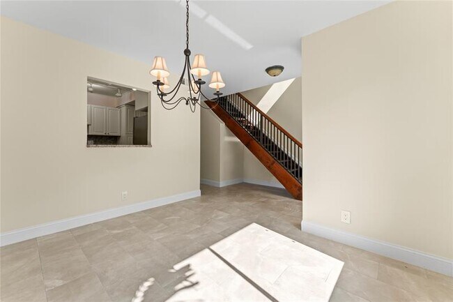 Building Photo - 817 SE 12th Ct