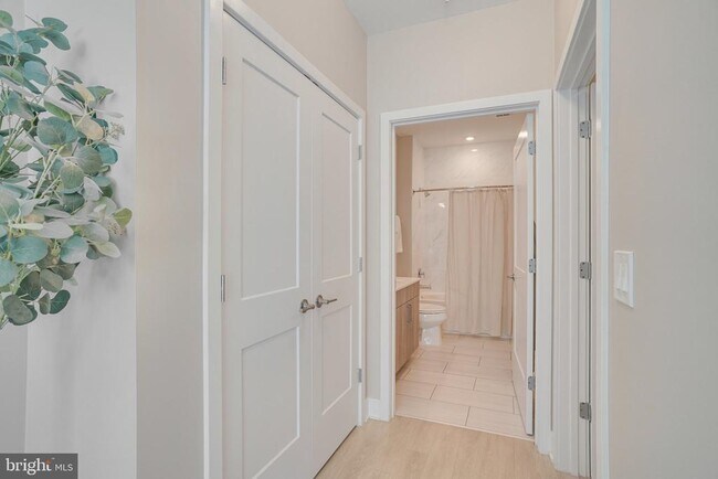 Building Photo - 145 Riverhaven Dr