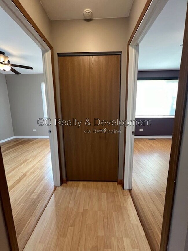Building Photo - 159 Shorewood Dr