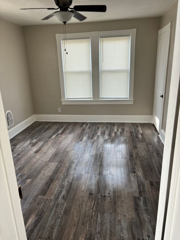 Building Photo - 207 W Main St