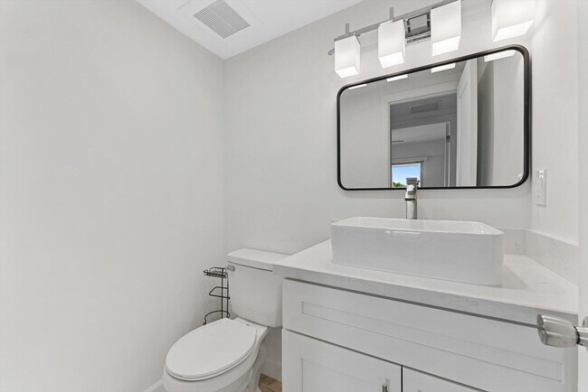 Building Photo - 71 Fanshaw B