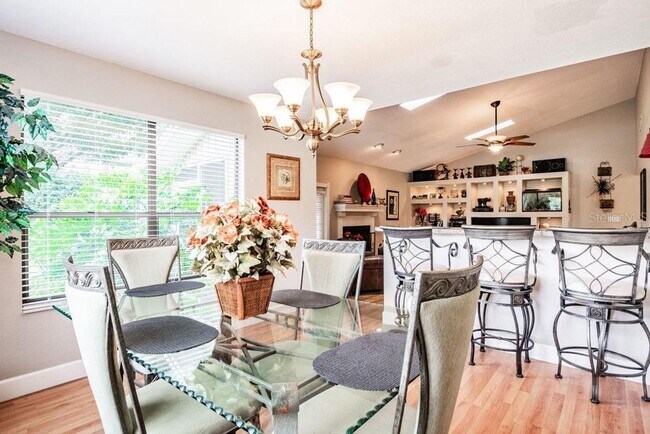 Building Photo - 3 bedroom 3 bath executive home in Imperia...