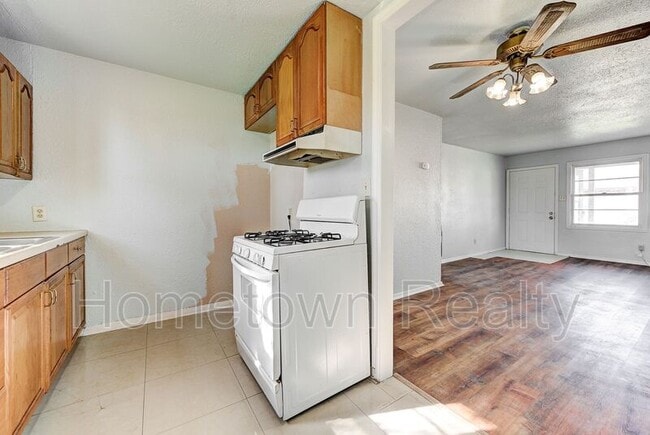 Building Photo - 412 Monroney Dr