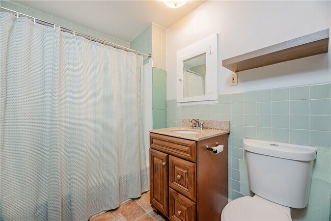 Building Photo - 57 Anthony St