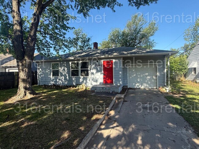 Building Photo - $1400 - 3 bedroom / 1 bathroom - Single Family Home