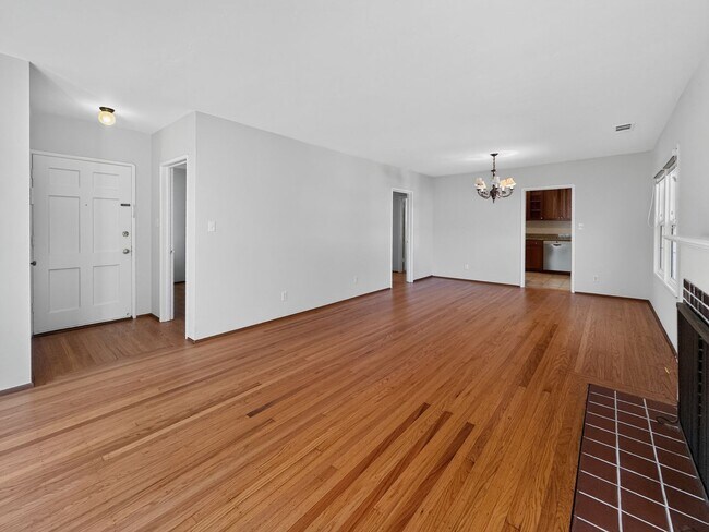 Building Photo - 3240 Hudson Ave