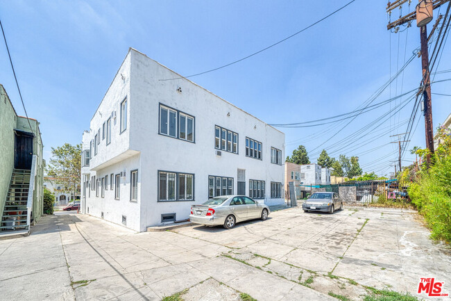 Building Photo - 132 S Kenmore Ave