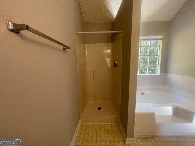 Building Photo - 6387 Seths Way