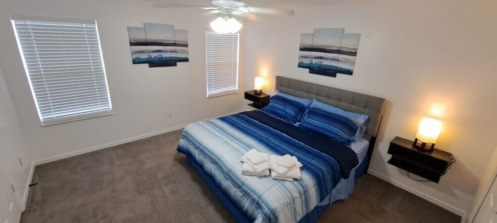 Building Photo - 1112 South Beach Cir