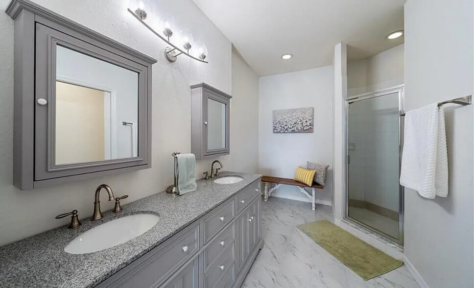 Building Photo - 640 Lalique Cir