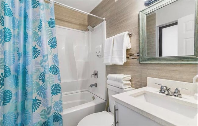 Building Photo - 320 NE 15th Ave