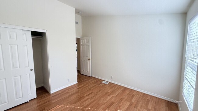 Building Photo - Walk to Town 3 Bedroom Home