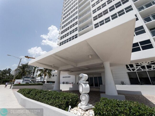 Building Photo - 209 N Fort Lauderdale Beach Blvd