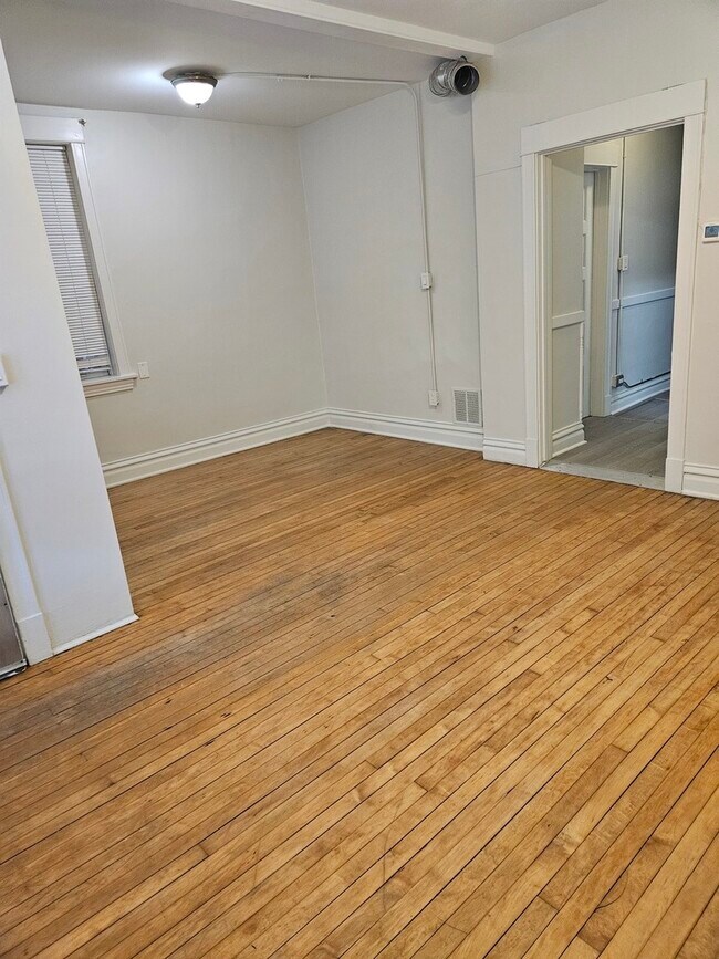 Building Photo - 3507 N Damen Ave