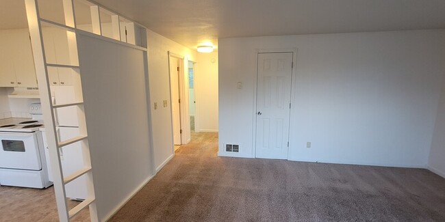 Primary Photo - Lynhaven Apartments