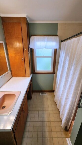 Building Photo - 732 ARGYLE