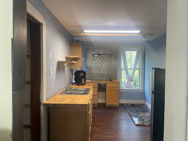 Building Photo - 301 Riverside Ave