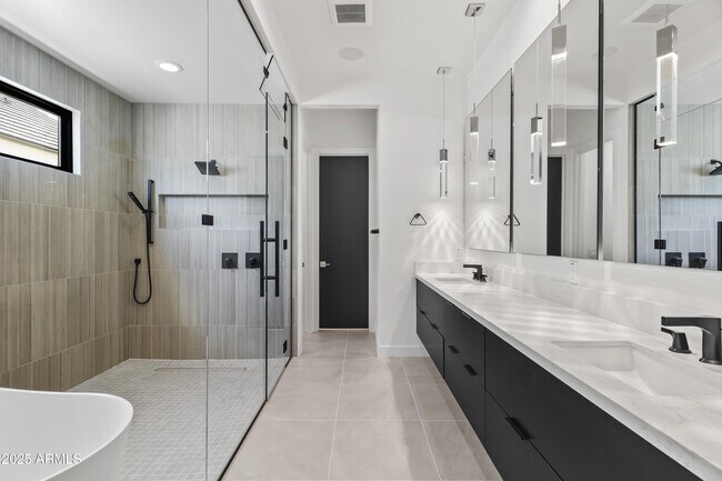 Building Photo - 1538 W Wagon Wheel Dr