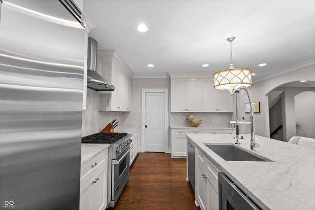 Building Photo - 1210 Golden Hill Dr