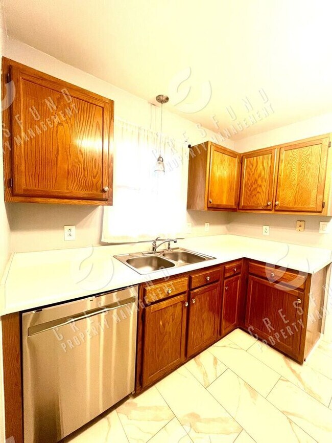 Building Photo - RENT JUST REDUCED!!! Exceptional value for a 3 Bedroom 2bath Fenced yard home close to Ft. Bragg