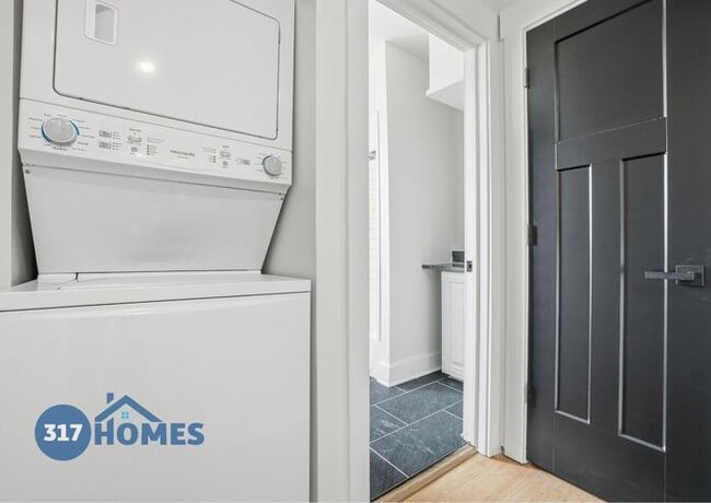 Building Photo - Spacious Four Bedroom Townhome with Main Level Suite in Holy Cross