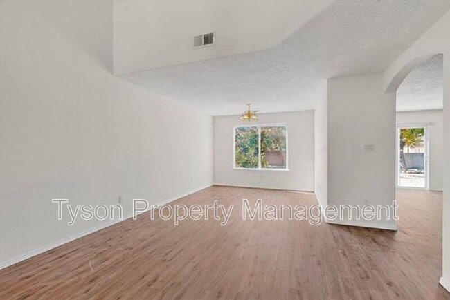 Building Photo - 6605 Ventana Hills Rd NW