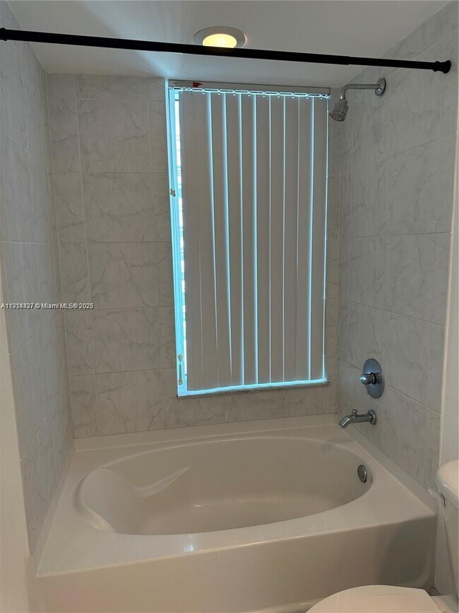 Building Photo - 951 Brickell Ave