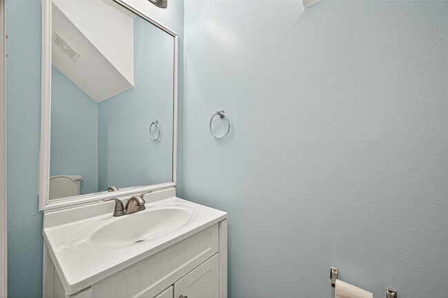 Building Photo - 6710 Bellaire Gardens Dr