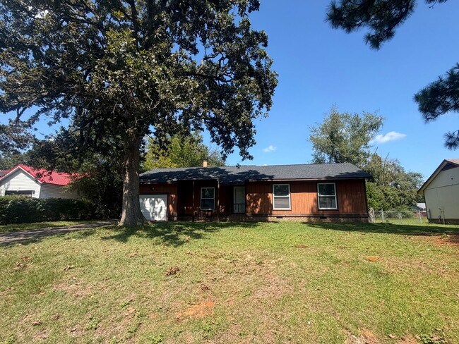 Building Photo - 1855 Berriedale Dr