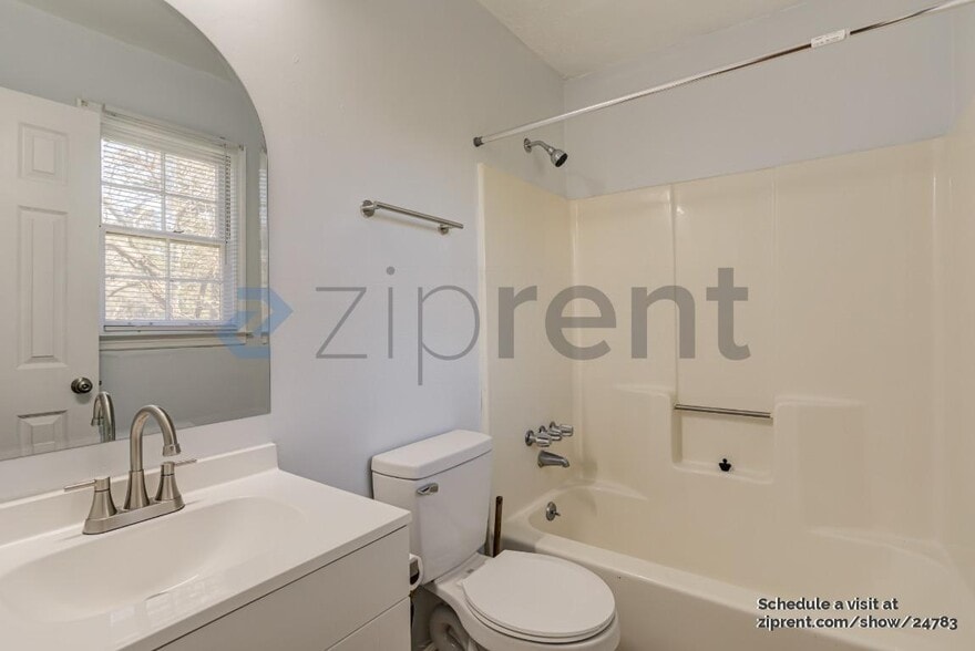 Building Photo - Unit A