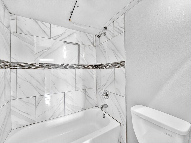 Building Photo - 2626 Holly Hall St