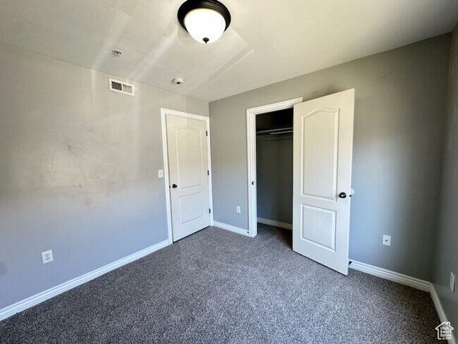 Building Photo - 574 S 2150 W