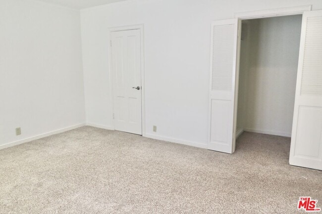 Building Photo - 210 S Spalding Dr