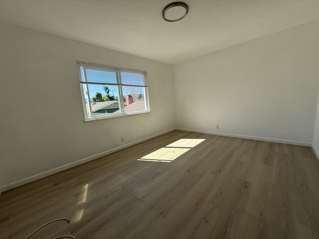 Building Photo - 861 Burbank Dr