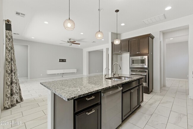 Building Photo - 1083 E Holland Park Dr