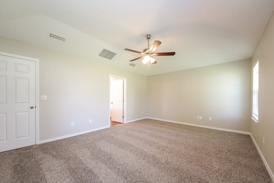 Building Photo - 3209 Silverado Cir