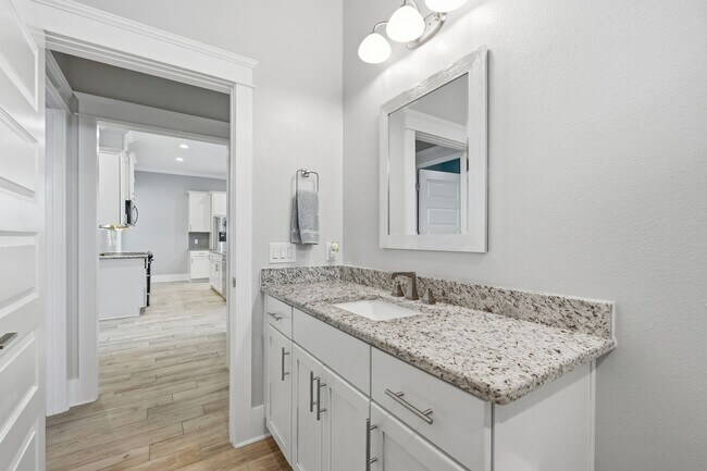 Building Photo - Stunning 4 Bedroom Home with Solar Energy & Private Pool!