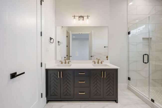 Building Photo - 6116 De Campo St