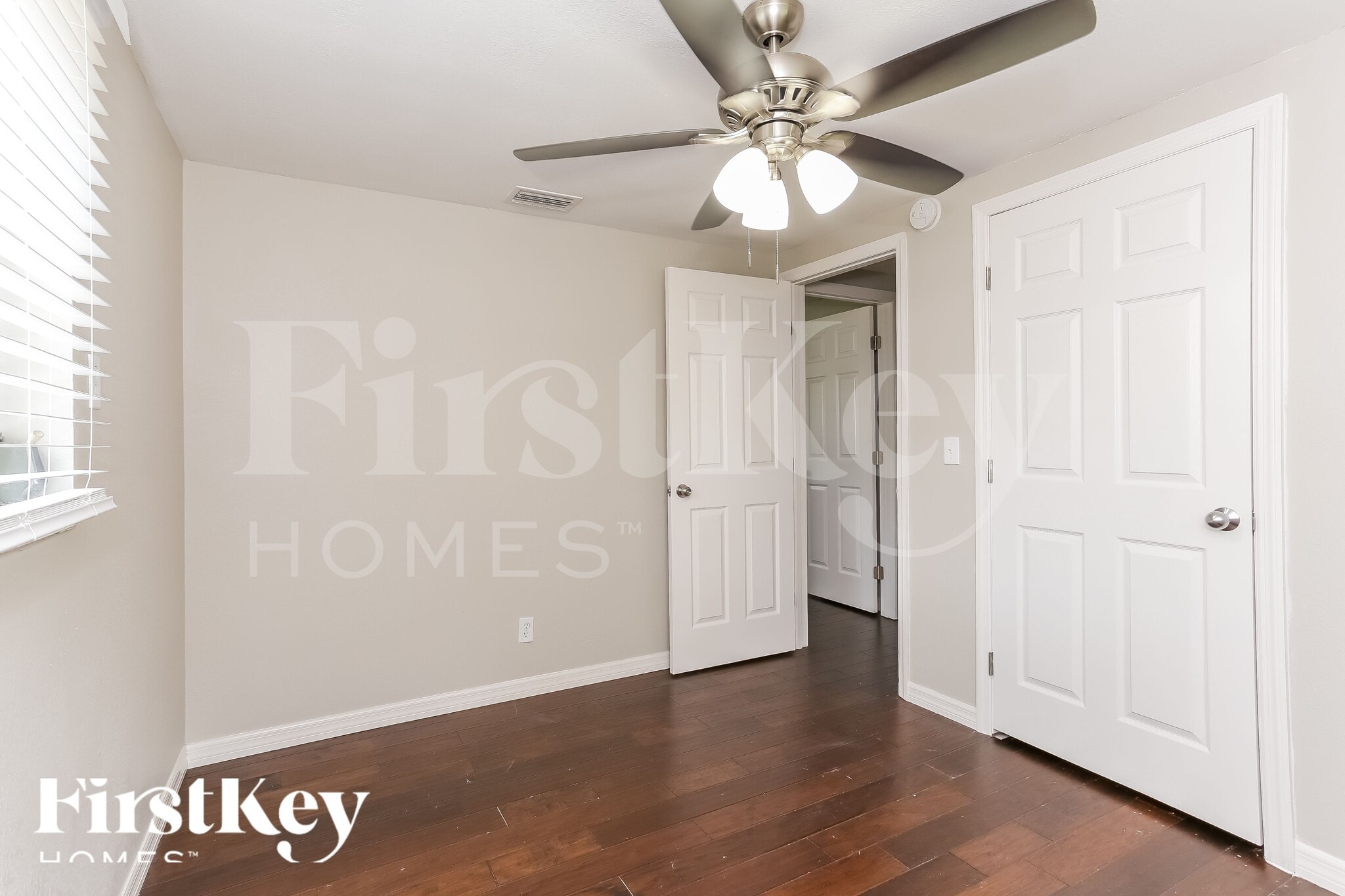 Building Photo - 447 W Clermont Dr