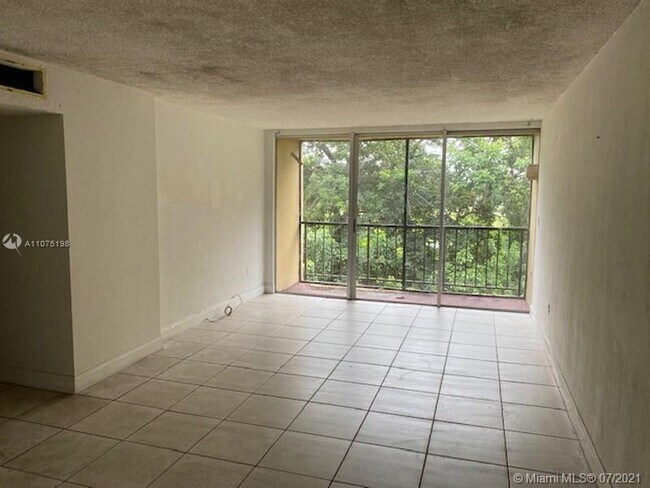 Building Photo - 8870 Fontainebleau Blvd