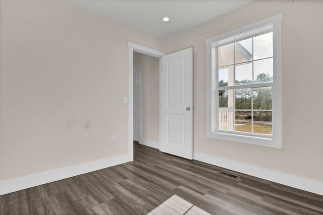 Building Photo - Cozy 3-Bedroom Home in Belvedere Plantation