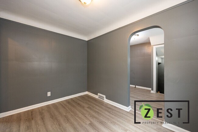 Building Photo - Beautiful 3 bedroom 1 Bath OPEN HOUSE 11/26 2PM-2:30PM