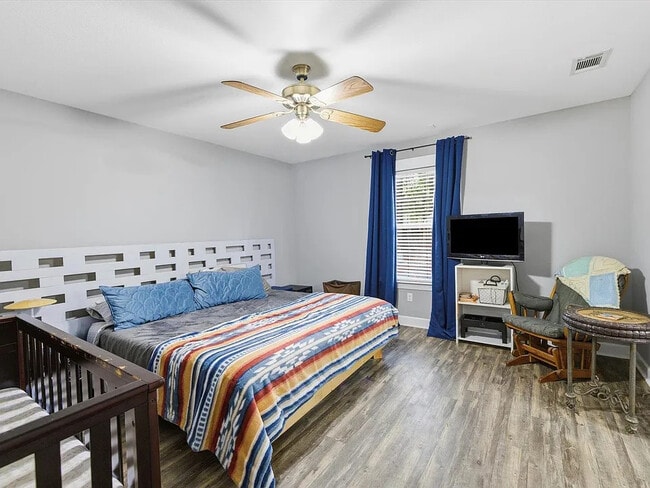 Building Photo - 47 Meadowlark Dr